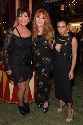 Kris Jenner, Charlotte Tilbury e Kim Kardashian em evento em Los Angeles, nos Estados Unidos  (Foto: Charley Gallay/ Getty Images/ AFP)