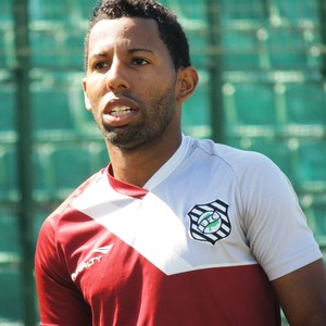 Corinthians vende Vitor Júnior e analisa proposta por lateral Ramon