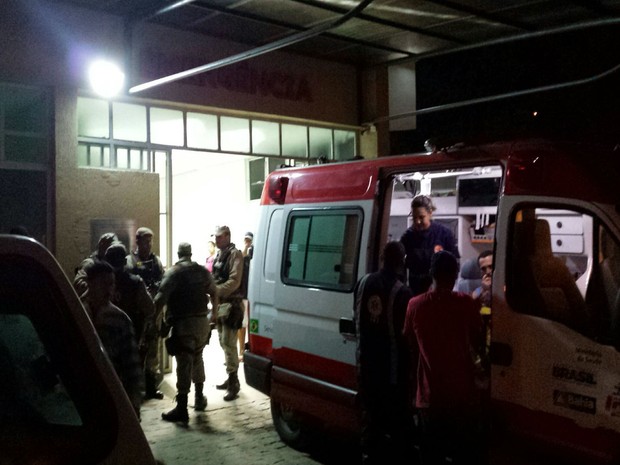 Três foram presos e um apreendido pela polícia (Foto: Giro Ipiaú) Três foram presos e um apreendido pela polícia (Foto: Giro Ipiaú)
