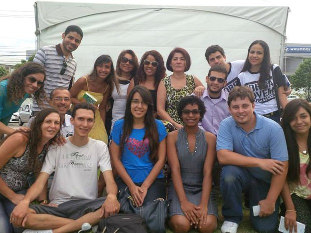 Há quatro anos grupo leva mensagem de conforto a famílias (Foto: Divulgação/Pequeno Grupo Por Amor)