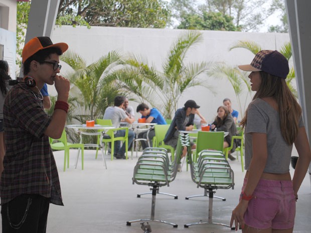 Orelha surpreende Fatinha e diz que quer ficar com Lia (Foto: Malhação / Tv Globo)