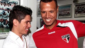 Osvaldo chega ao São Paulo feliz por jogar com seus 'ídolos do videogame' (Rubens Chiri / Site oficial do São Paulo FC)