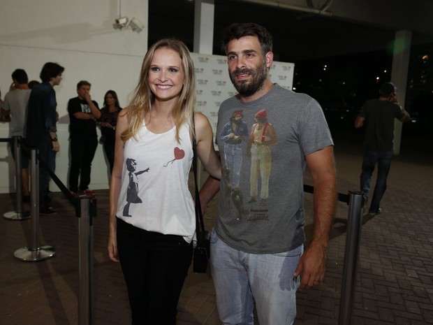 Fernanda Rodrigues e o marido, Raoni Carneiro, em show no Rio (Foto: Felipe Panfili/ Ag. News)