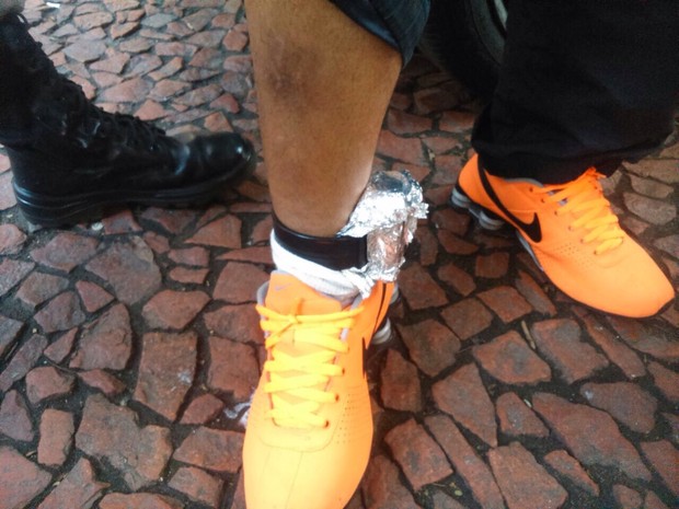 Homem colocou papel alumínio para burlar sistema de tornozeleira (Foto: Divulgação/Brigada Militar)