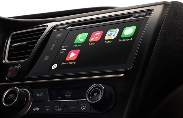 Sistema para carros da Apple, CarPlay libera motorista para comandar aplicativos do iPhone com comandos de voz. (Foto: Divulgação/Apple)