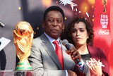 Pelé elogia Neymar na Seleção
e questiona Messi na Argentina Pelé elogia Neymar na Seleção
e questiona Messi na Argentina