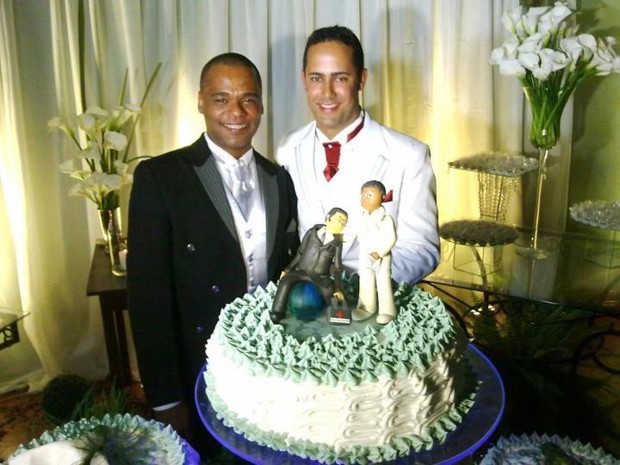 Anderson Pereira e Roberto Soares durante a festa do casamento realizado em BH (Foto: Divulgação)