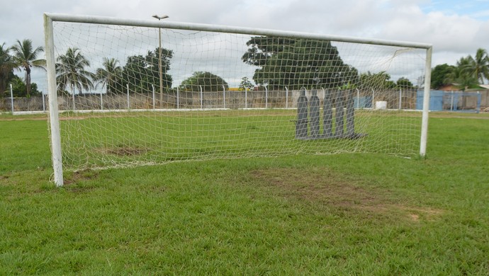 Segundo direção do Biancão, o gramado não poderá ser utilizado até a reinauguração (Foto: Pâmela Fernandes) Segundo direção do Biancão, o gramado não poderá ser utilizado até a reinauguração (Foto: Pâmela Fernandes)