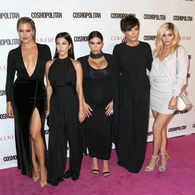 Kylie Jenner com irmãs e mãe (Foto: Instagram / Reprodução)