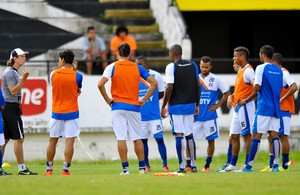 Sérgio Guedes define time do Santa Cruz para encarar Santa Rita (Foto: Aldo Carneiro (GloboEsporte.com/Pernambuco Press))