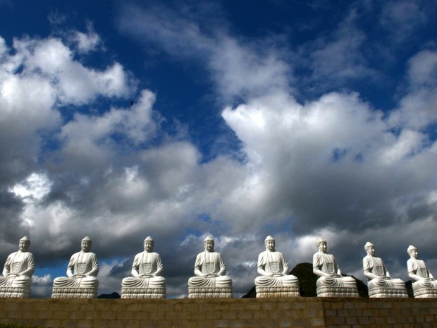 Estátuas de Buda viram atração em mosteiro às margens da BR-101, Espírito Santo (Foto: Carlos Alberto Silva / A Gazeta)