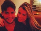 Ex-BBB Fernanda posta foto de jantar romântico com André: 'Meu amor'