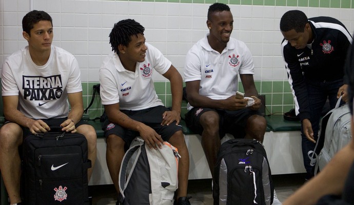 Mata-mata e clássico: Corinthians tem semana dividida e “na estrada”