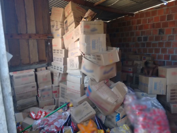 Carga de alimentos foi recuperada em uma casa na zona rural de Caruaru (Foto: Divulgação/Polícia Militar)