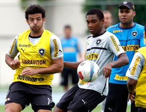 Vitinho treino Botafogo (Foto: Márcio Alves / Ag. O Globo)