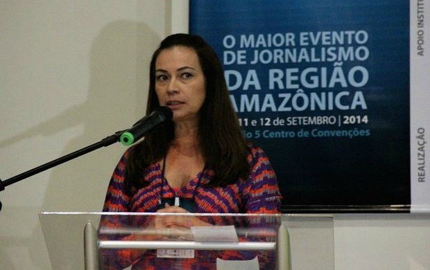 Repórter especial da TV Globo, Beatriz Castro, durante palestra no XX Seminário de Jornalismo na Amazônia (Foto: Marcos Dantas)