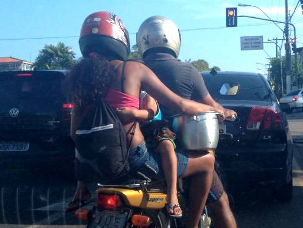 flagrante motociclista cachorro panela belém (Foto: Kenny Teixeira/ Arquivo Pessoal)