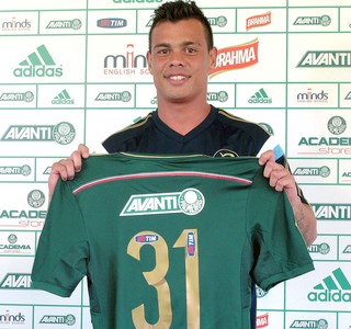Bernardo apresentado no Palmeiras (Foto: Marcelo Hazan)