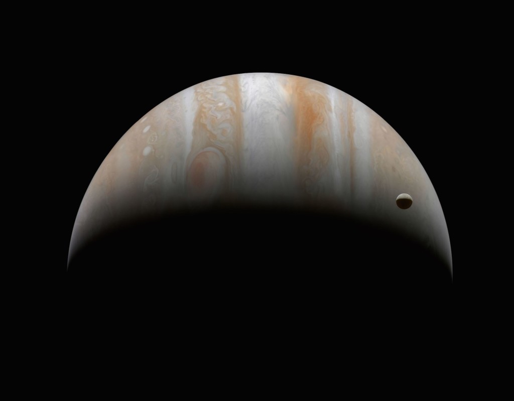 Júpiter e Ganímedes (Foto: NASA/Michael Benson)