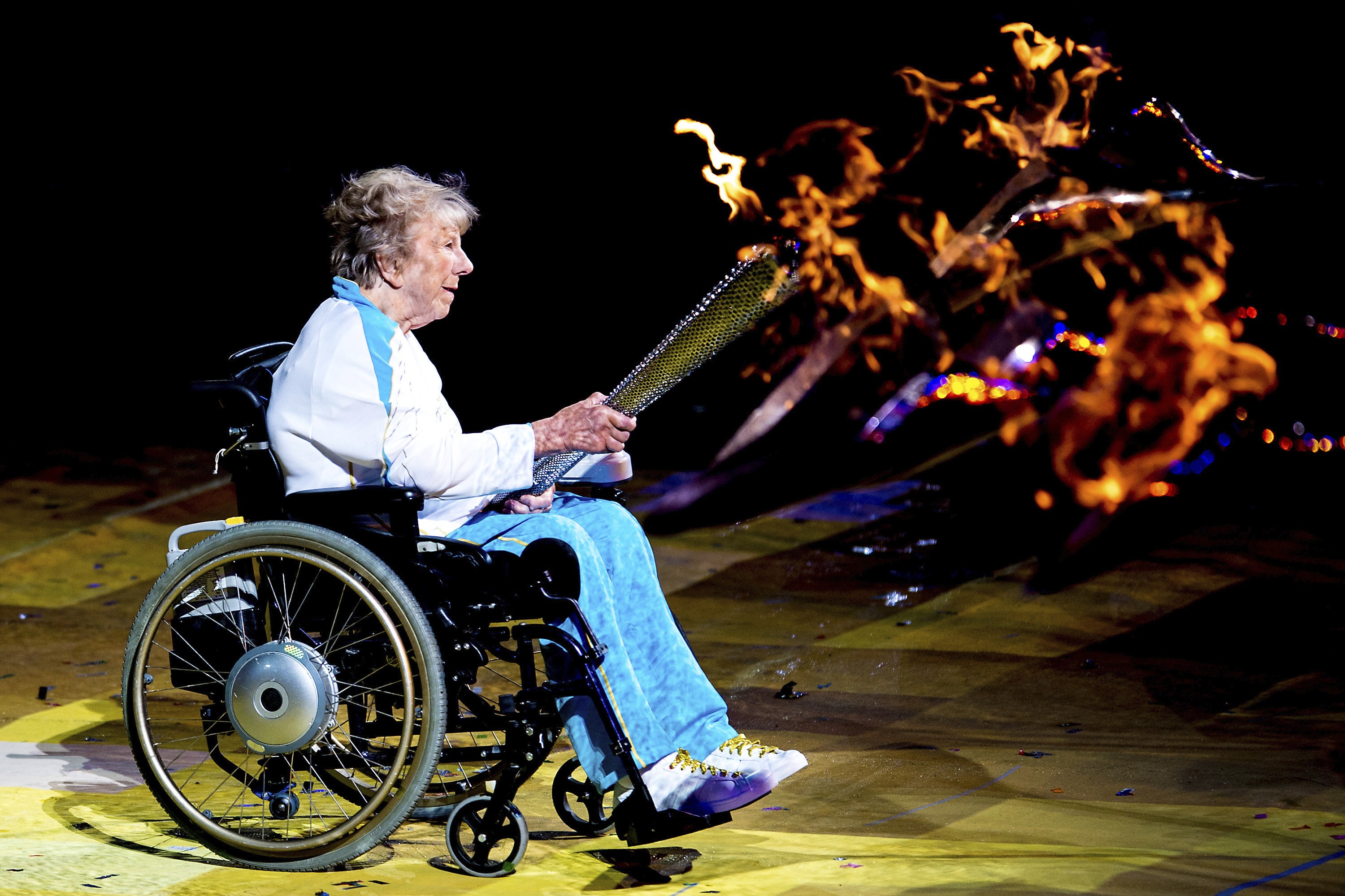 Margaret Maughan, medalha de ouro no tiro com arco nos primeiros Jogos Paralímpicos, em Roma (1960), participou da cerimônia de abertura da Paralimpíada de Londres (Foto: Buda Mendes/GettyImages)