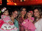 Ex-BBB Karla mostra filha vestida no clima das festas juninas