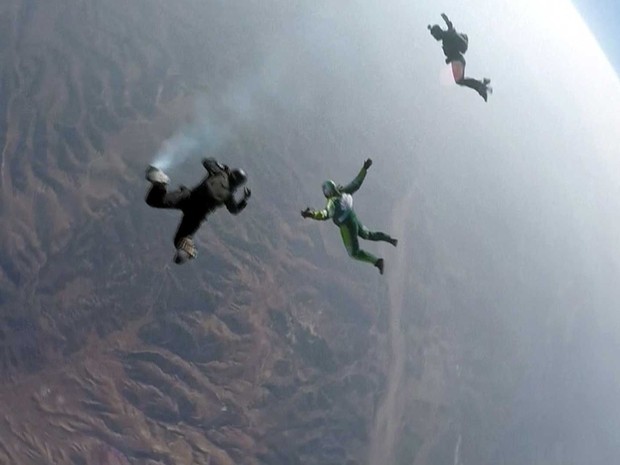 Americano Luke Aikins atingiu a velocidade de 193 km/h, sem paraquedas, e salto durou 2 minutos (Foto: Mondelez Internacional / via AP Photo)