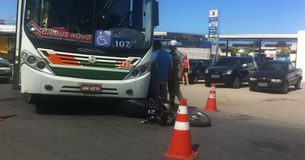 G Dois Ficam Feridos Durante Colis O Entre Motocicleta E Nibus Em