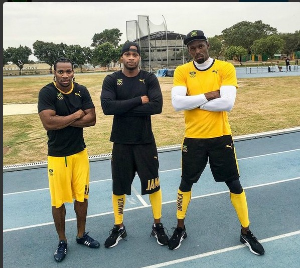 Usain Bolt e colegas de treino com cara de poucos amigos no Rio de Janeiro (Foto: Reprodução/ Twitter)