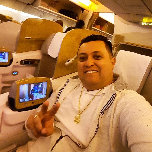 Baratinha, motorista de Wesley Safadão, viaja de primeira classe (Foto: Reprodução/Instagram)