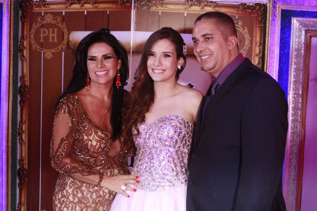 Solange Gomes, Stephanie Gomes e Waguinho (Foto: Isac Luz/EGO)