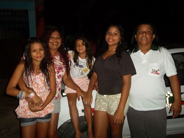 Família reunida em Vila Velha (Foto: Ingrid Gonçalves / G1 ES)