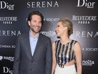 Jennifer Lawrence usa vestido curto em première com Bradley Cooper