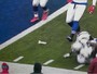 Torcedor dos Bills arremessa vibrador no gramado na vitória dos Patriots