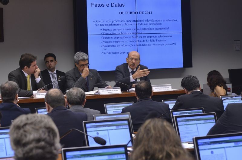 A CPI da Petrobras ouve o depoimento do ex-ministro da Controladoria-Geral da União (CGU) Jorge Hage  (Foto: Antonio Cruz/Agência Brasil)