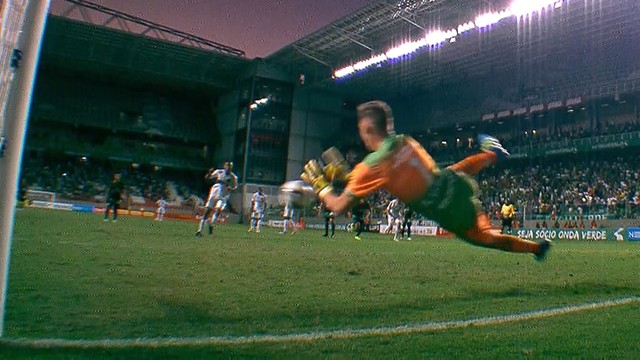 João Ricardo defende cobrança de pênalti de Robinho (créditos: Reprodução /TV Globo Minas)