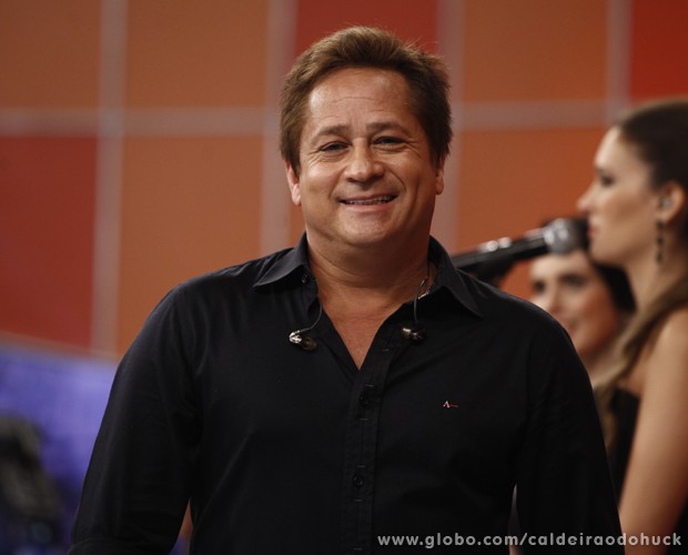 Leonardo canta no palco do Caldeirão (Foto: TV Globo/ Caldeirão)