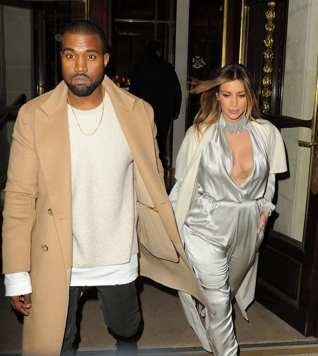 Kanye West e Kim Kardashian em evento de moda em Paris, na França (Foto: Grosby Group/ Agência)