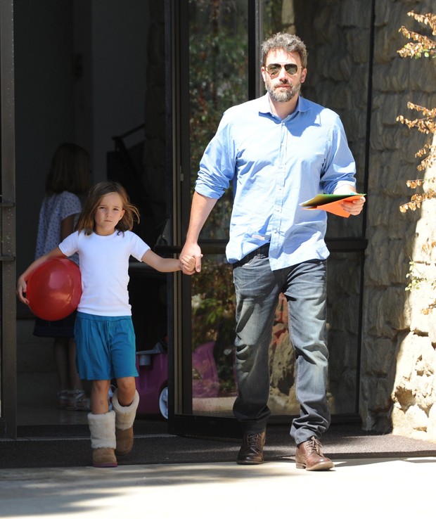  Ben Affleck com a filha (Foto: X17)