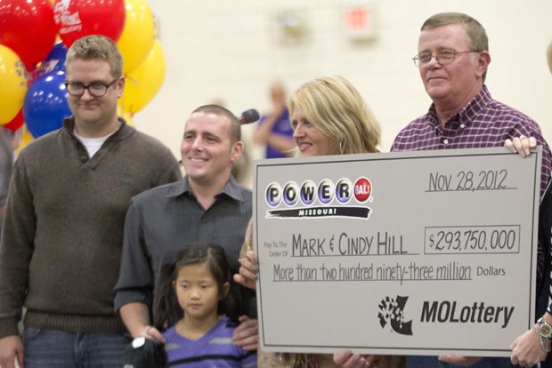 Mark e Cindy Hill ganharam US$ 293,7 milhões na loteria. (Foto: Orlin Wagner/AP)