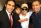 Felipe Massa tieta Falcao e Djorkaeff na tribuna em empate do Monaco
