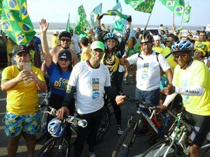 Protesto foi organizado pelos movimentos “Eu Te Amo, Meu Brasil” e “Vem Pra Rua” (Foto: Márcia Carlile/G1 MA)