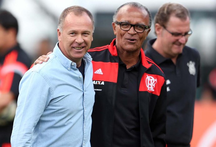 Mano Menezes e Jayme de Almeida, Corinthians x Flamengo (Foto: Marcos Ribolli)