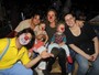 No Dia das Crianças, Betty Gofman leva as gêmeas ao circo, no Rio