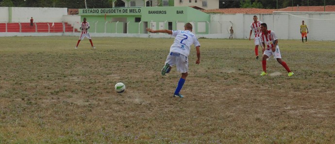 Campo do estádio Deusdeth de Melo, em Campo Maior  (Foto: Ricardo Andrade de Sousa )