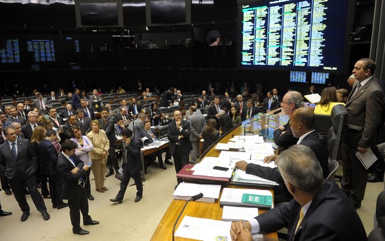 Deputados na Câmara durante votação da PEC que reduz a maioridade penal (Foto: Gustavo Lima / Câmara dos Deputados)