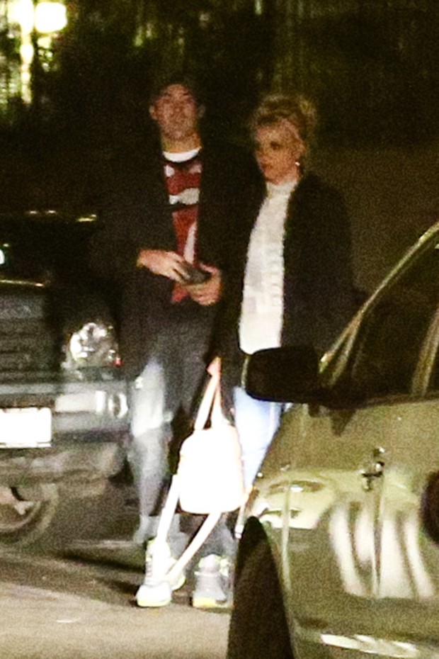 Britney Spears e o novo namorado (Foto: Grosby Group/Agência)