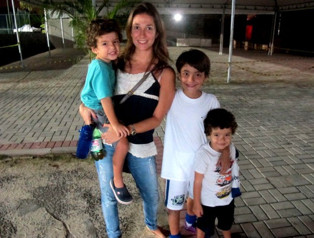 Esposa Loco Abreu Paola filhos Diego Botafogo (Foto: André Casado / Globoesporte.com)
