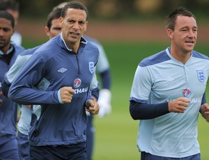 Rio Ferdinand e John Terry em treino da Inglaterra (Foto: Getty Images)