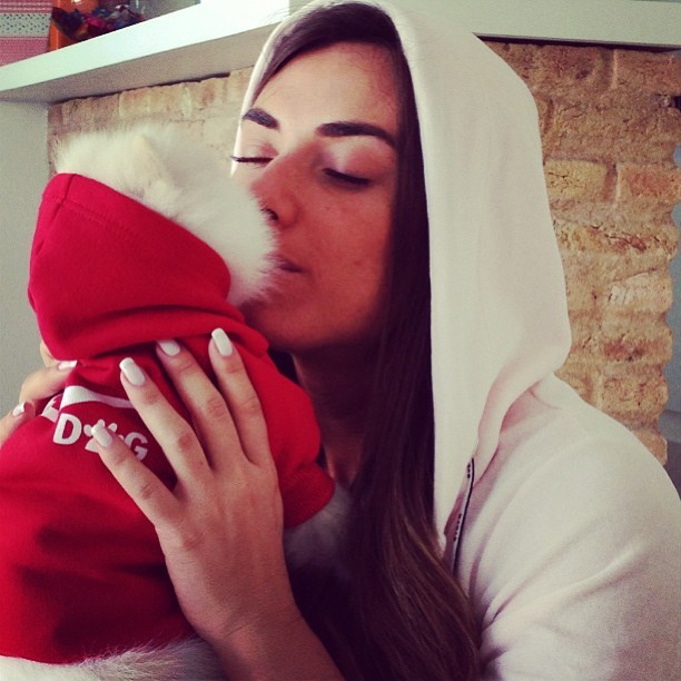 Nicole enche Bruninho de beijos (Foto: Reprodução/Instagram)