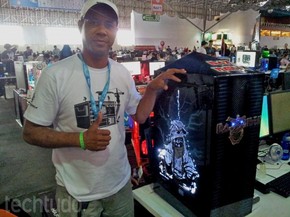 Mário teve a ideia de criar um casemod baseado em Iron Maiden (Foto: TechTudo/Paulo Vasconcellos) Mário teve a ideia de criar um casemod baseado em Iron Maiden (Foto: TechTudo/Paulo Vasconcellos)
